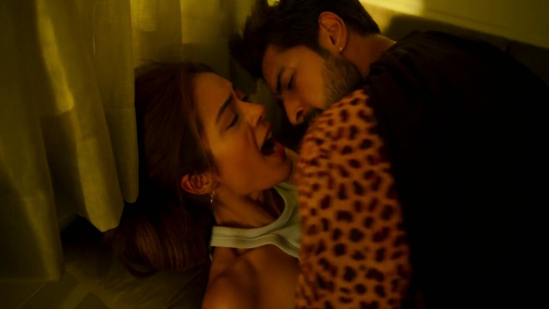 Tamannaah Bhatia, Anya Singh All Sex Scenes – Jee Karda (2023)